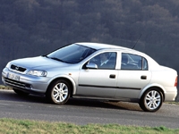 Фотографии автомобильных ковриков для Opel Astra
